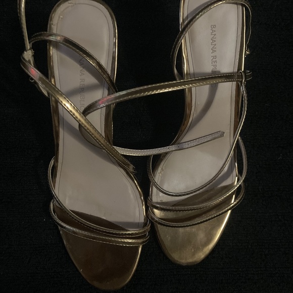 Gold heels - Picture 1 of 1
